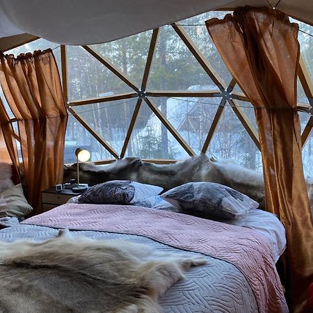 Aurora Igloo Fireplace-Heated Tents In A Secret Forest With Private Jacuzzi And Shared Sauna Bathroom And Dog Friendly Rovaniemi Bagian luar foto