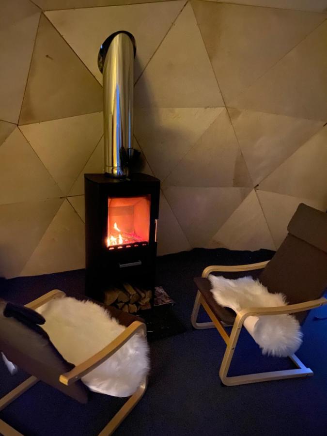Aurora Igloo Fireplace-Heated Tents In A Secret Forest With Private Jacuzzi And Shared Sauna Bathroom And Dog Friendly Rovaniemi Bagian luar foto