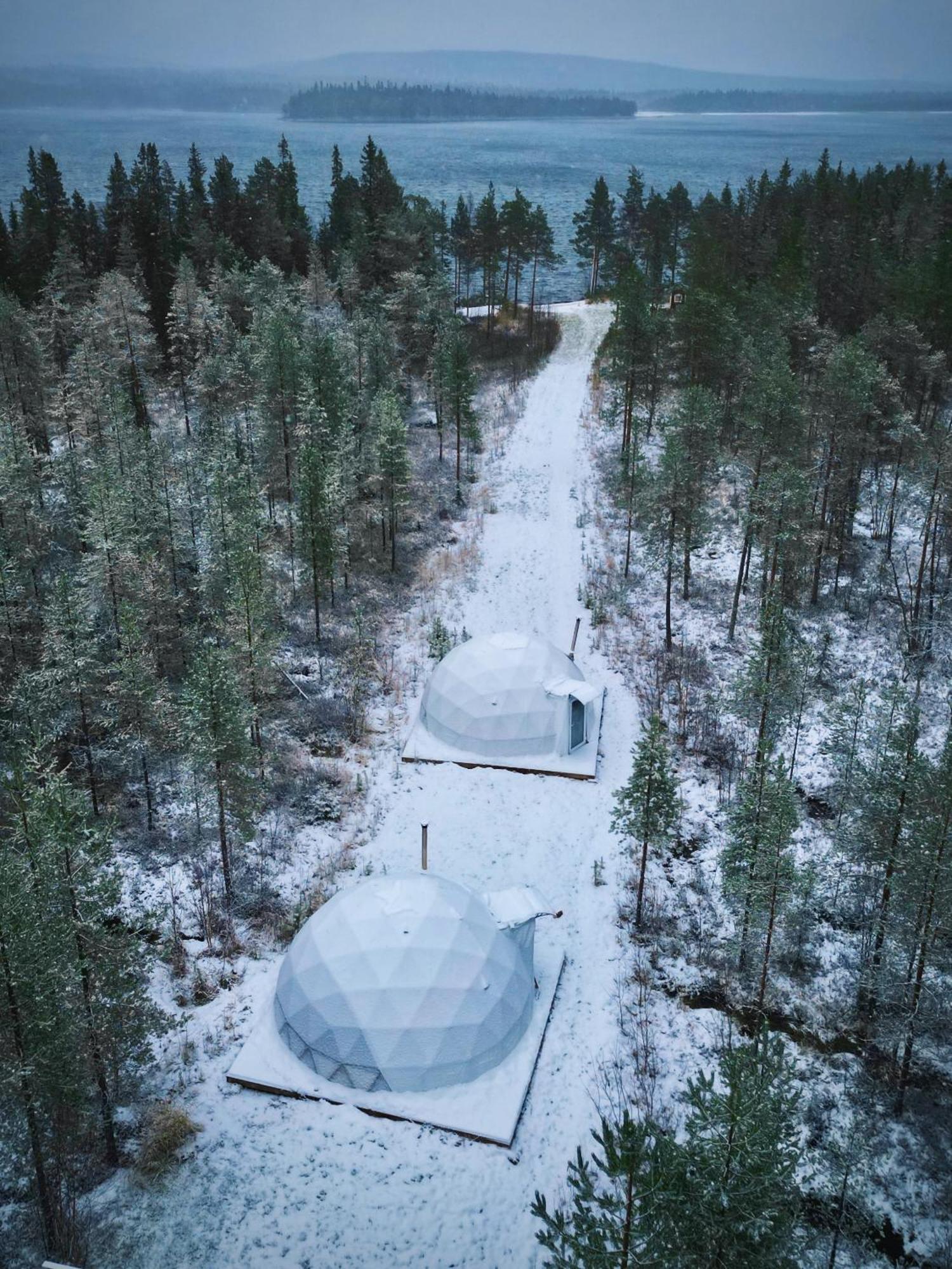 Aurora Igloo Fireplace-Heated Tents In A Secret Forest With Private Jacuzzi And Shared Sauna Bathroom And Dog Friendly Rovaniemi Bagian luar foto