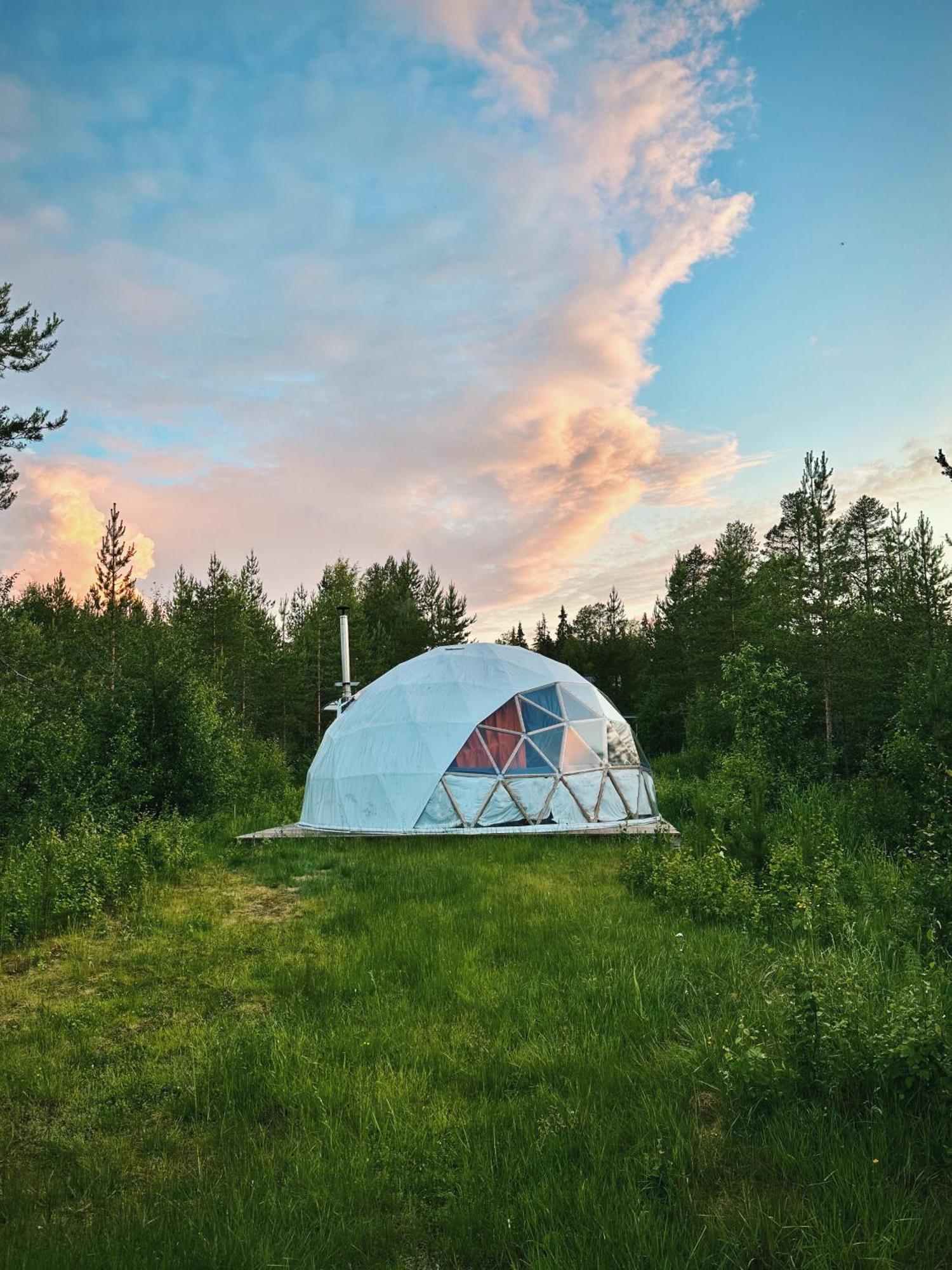Aurora Igloo Fireplace-Heated Tents In A Secret Forest With Private Jacuzzi And Shared Sauna Bathroom And Dog Friendly Rovaniemi Bagian luar foto