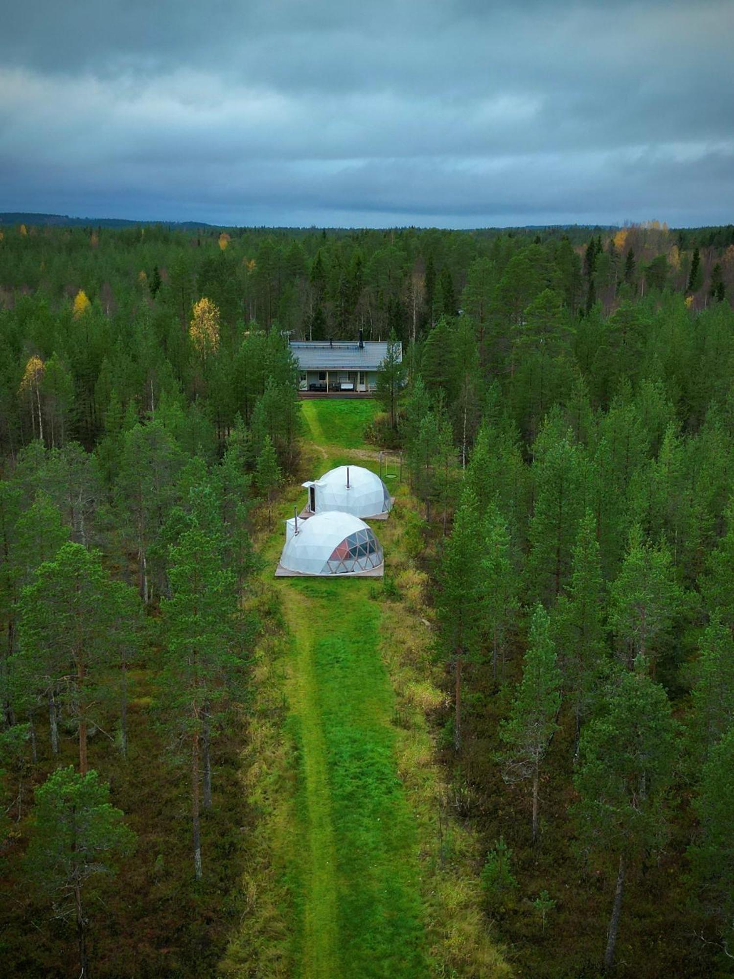 Aurora Igloo Fireplace-Heated Tents In A Secret Forest With Private Jacuzzi And Shared Sauna Bathroom And Dog Friendly Rovaniemi Bagian luar foto