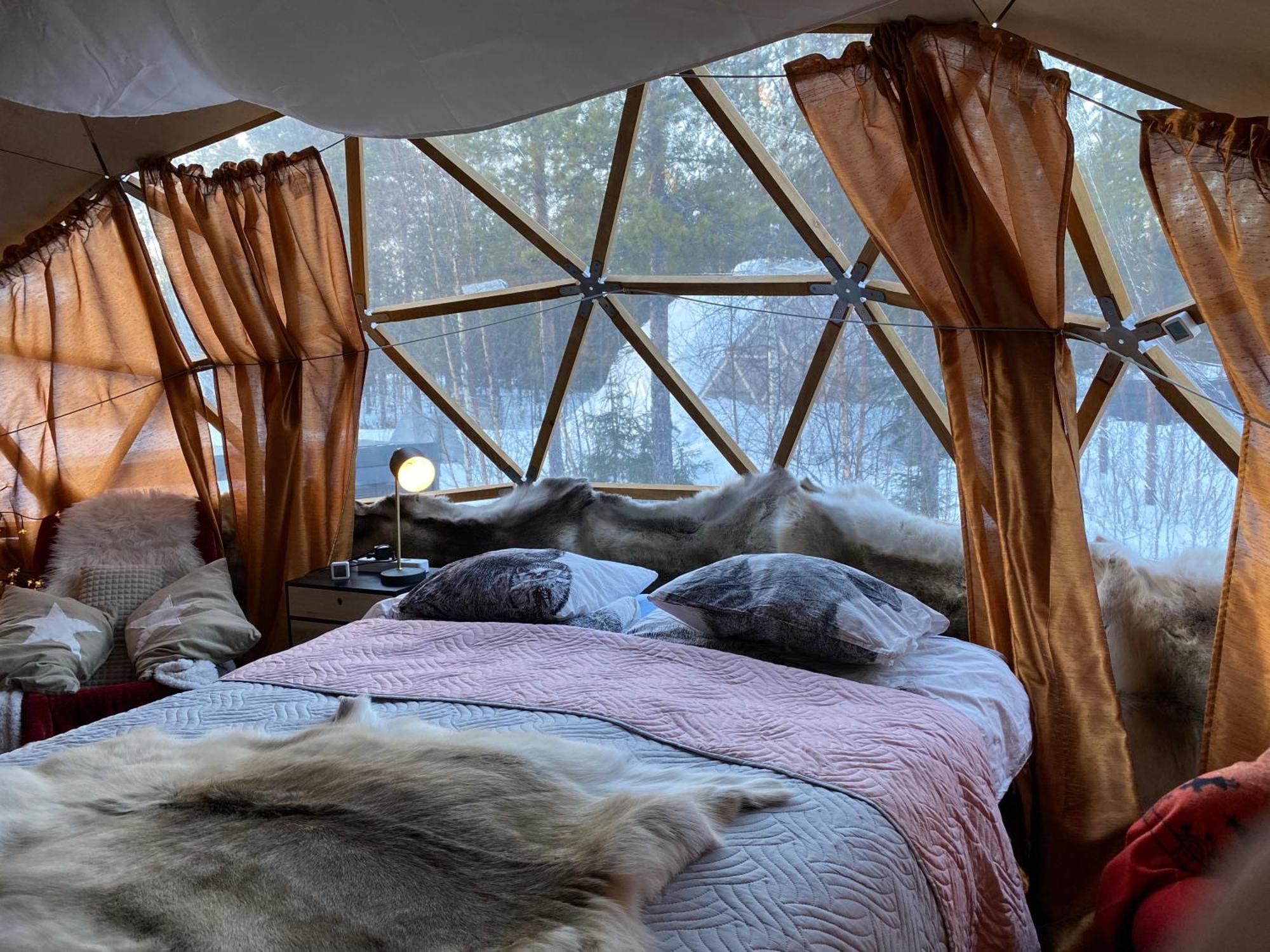 Aurora Igloo Fireplace-Heated Tents In A Secret Forest With Private Jacuzzi And Shared Sauna Bathroom And Dog Friendly Rovaniemi Bagian luar foto
