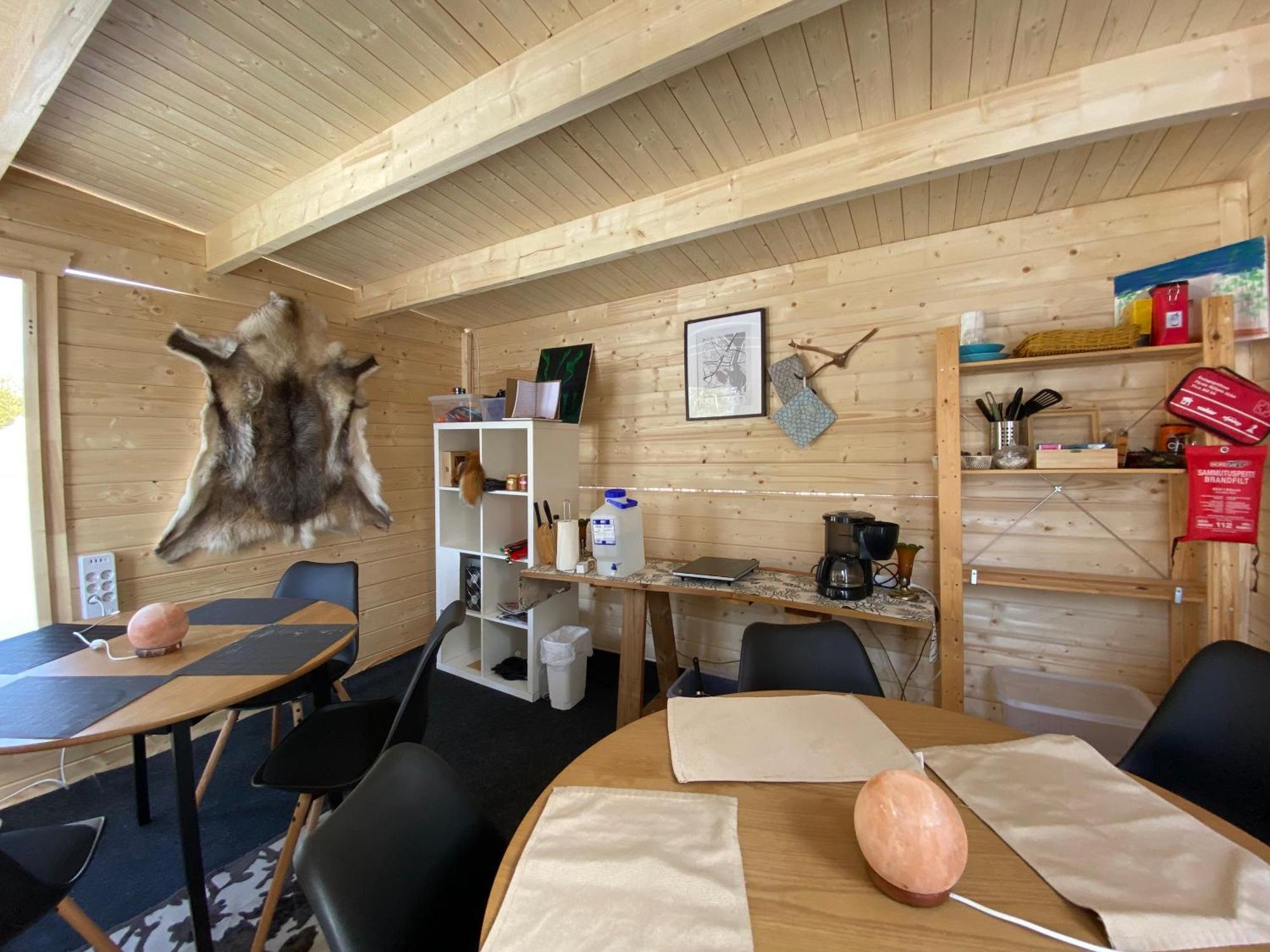 Aurora Igloo Fireplace-Heated Tents In A Secret Forest With Private Jacuzzi And Shared Sauna Bathroom And Dog Friendly Rovaniemi Bagian luar foto